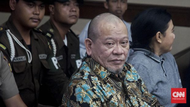 La Nyalla Mattalitti pernah mengajukan praperadilan dan demikian pula anaknya. (CNN Indonesia/Djonet Sugiarto)