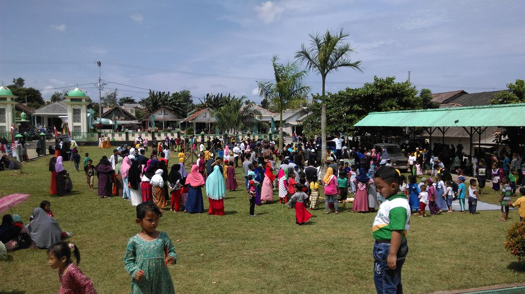 Melihat Tradisi Nganggung Saat Idul Adha di Kota Pangkalpinang Melihat Tradisi Nganggung Saat Idul Adha di Kota Pangkalpinang