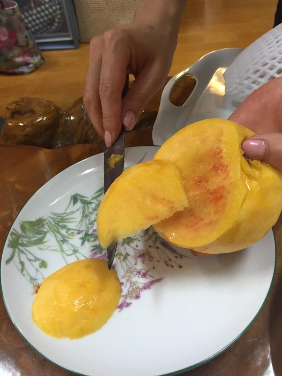 Golden Peach Buah Persik Jepang yang Harganya Rp 350 Ribu Golden Peach Buah Persik Jepang yang Harganya Rp 350 Ribu