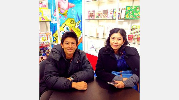 Indah Pennywati (kanan) menyerahkan masa depan Rio Haryanto di ajang Formula E kepada sang manajer.