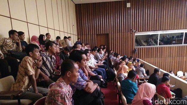 Tenaga Honorer dan Tenaga Harian Lepas di Komisi IV DPR