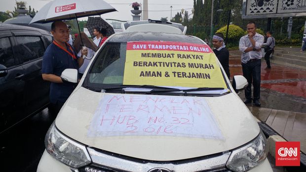 Menhub Sosialisasikan Aturan Baru Taksi Online di Tujuh Kota