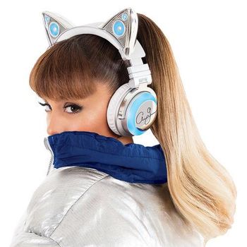 Ariana Grande Rilis Headphone Bertelinga Kucing
