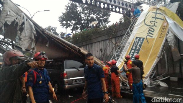 JPO di Pasar Minggu yang roboh (Hasan Alhabsyi/detikcom)