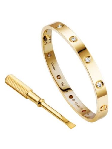 Kylie Jenner Hadiahi Sahabat Gelang Cartier Seharga Rp 190 