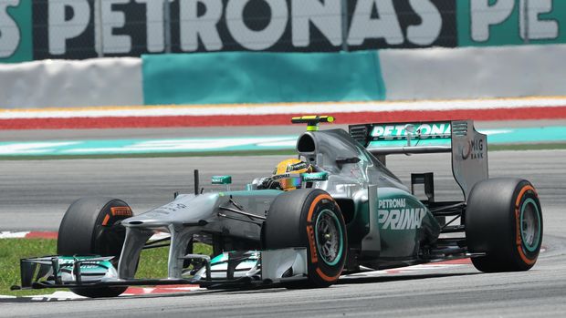 Lewis Hamilton unggul atas Sebastian Vettel di latihan bebas ketiga.