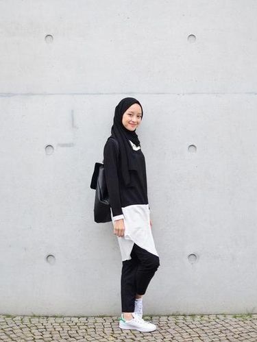 Foto Gaya  Hijab Simple Anak  Kuliah  ala Hijabers Cantik 