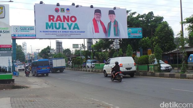 Bawaslu Banten Copot Semua Alat Kampanye