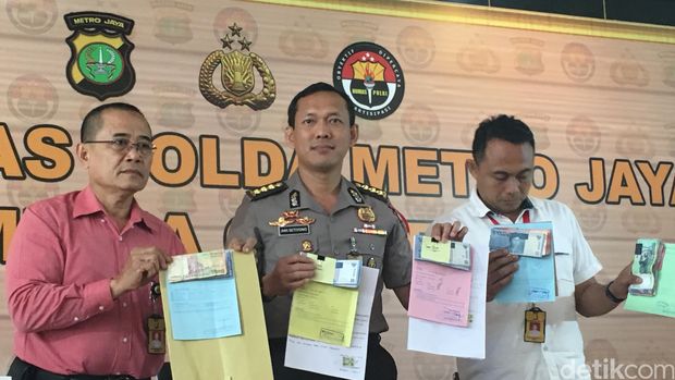 Kombes Awi jumpa pers soal OTT pungli di Unit SIM Glodok/ Amel