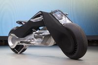 BMW Motorrad Vision Next 100 diperlihatkan di Santa Monica, California, (11/10). (AFP PHOTO / DAVID MCNEW)
