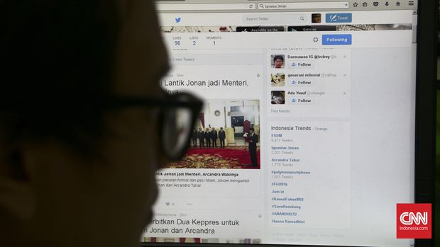 Kata ESDM, Jonan, dan Arcandra, masuk dalam topik paling diperbincangkan di Twitter kawasan Indonesia pada Jumat (14/10). (CNNIndonesia.com/Aditya Panji)