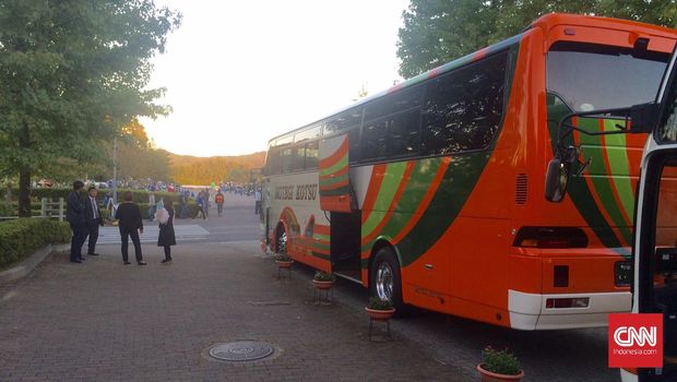 Bus Motegi Kotsu yang membawa penumpang dari Stasiun Utsunomiya ke Sirkuit Motegi. (CNN Indonesia/Haryanto Tri Wibowo)