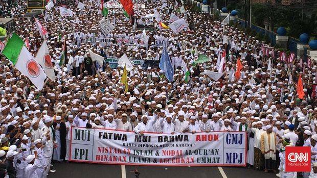 Demonstrasi menuntut Ahok dihukum atas kasus dugaan penodaan agama.