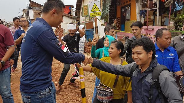 Agus Yudhoyono ke Warga Bukit Duri: Membangun Tak Harus Menggusur