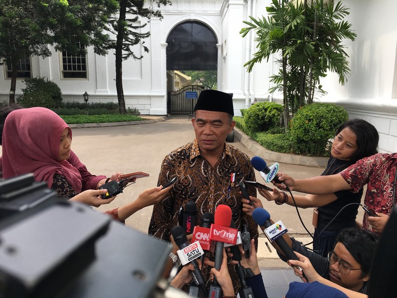 Tak Mau Gubris Himbauan Rizieq, Mendikbud: 4 November Sekolah Tetap Masuk Tak Mau Gubris Himbauan Rizieq, Mendikbud: 4 November Sekolah Tetap Masuk