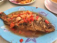 Haji Awi Aduh Enaknye Makan Pecak Ikan  Mas  dan Sop 