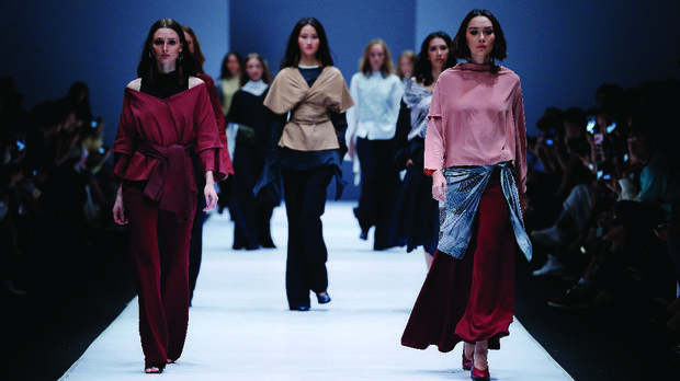 Koleksi ByVelvet dalam gelaran Jakarta Fashion Week 2017