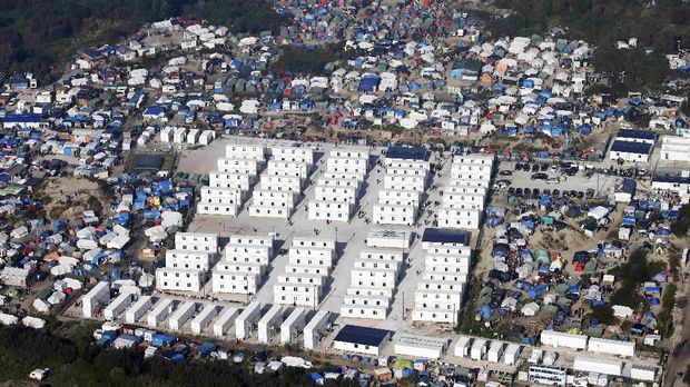 Calais menjadi rimba tenda berisikan para pengungsi dari Timur Tengah yang ingin menuju Inggris.