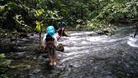 Wisatawan mencuci muka di bagian hulu Kalibiru (Wahyu/detikTravel)