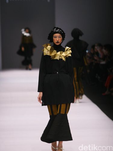 wajik dan kuda lumping kediri jadi inspirasi busana di jakarta fashion week wajik dan kuda lumping kediri jadi inspirasi busana di jakarta fashion week