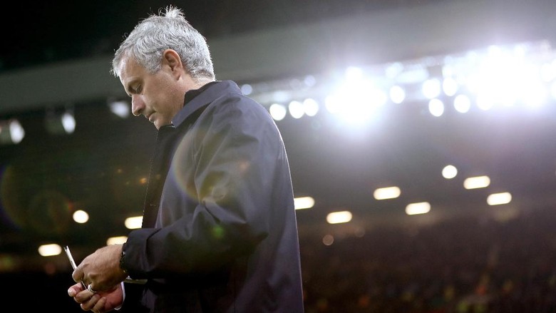Mourinho Minta Maaf ke Fans MU Usai Kekalahan di Stamford Bridge Mourinho Minta Maaf ke Fans MU Usai Kekalahan di Stamford Bridge