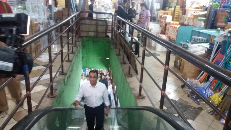 Anies Baswedan Ajak Anak Muda Memilih di Pilgub DKI: Jangan Diam! Anies Baswedan Ajak Anak Muda Memilih di Pilgub DKI: Jangan Diam!