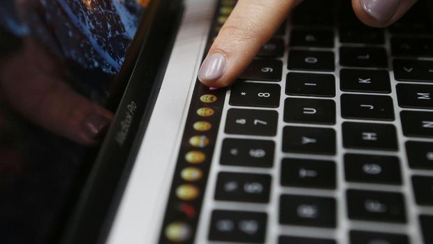 Membedah Fungsi Touch Bar di MacBook Pro Baru