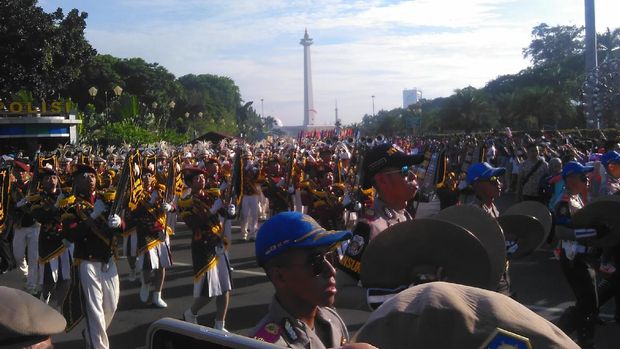 Aksi Purna Paskibraka Pembawa Bendera 190 Negara Tarik Perhatian Peserta CFD