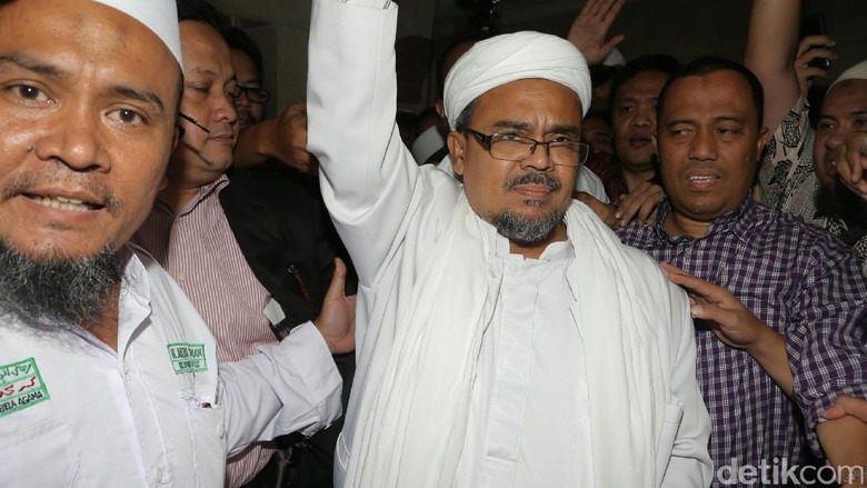 Jadi Saksi Ahli, Habib Rizieq Bawa Buku dan Kitab Tafsirkan Kasus Ahok