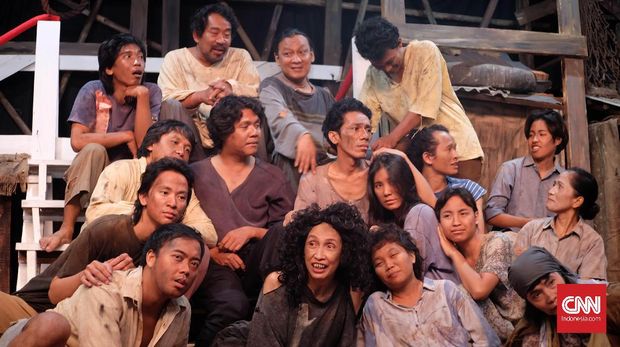 Tim Teater Koma yang akan memainkan Opera Kecoa.