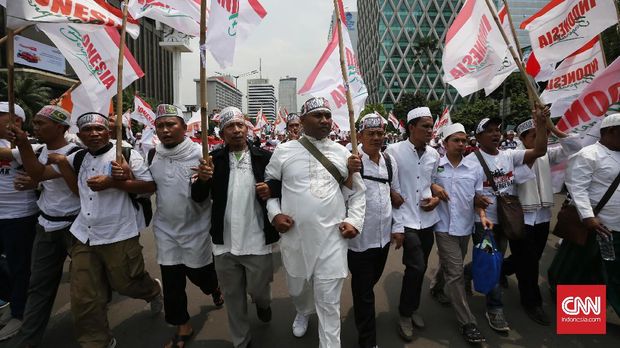 Ribuan orang turun tergabung dalam Gerakan Nasional Pengawal Fatwa MUI