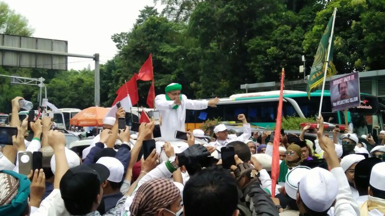 Habib Rizieq Tiba di Istiqlal Siap Pimpin Demo 4 November