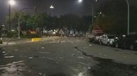 Saat Depan Istana Mencekam: Asap Membubung dan Kobaran Api di Jalanan