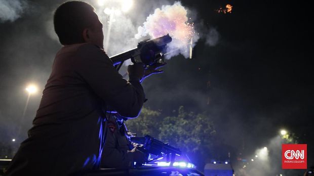 Aksi demonstran dalam demo anti Ahok. (CNN Indonesia/Andry Novelino)