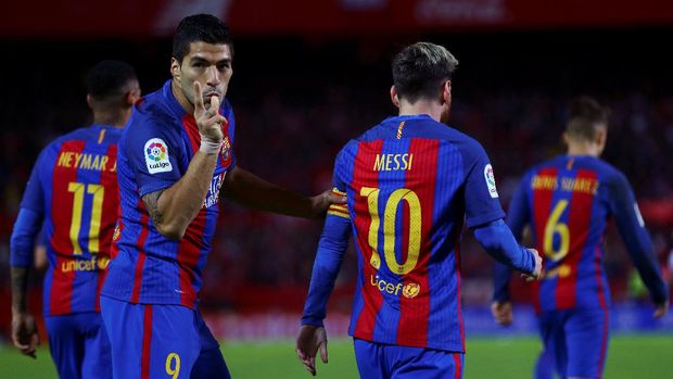 Lionel Messi bertetangga dengan Luis Suarez di Castelldefels.