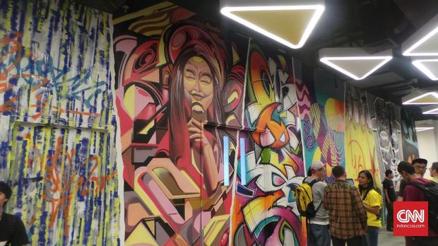 Kolaborasi seni graffiti sepuluh seniman Indonesia dan Perancis di Yello Hotel Jakarta