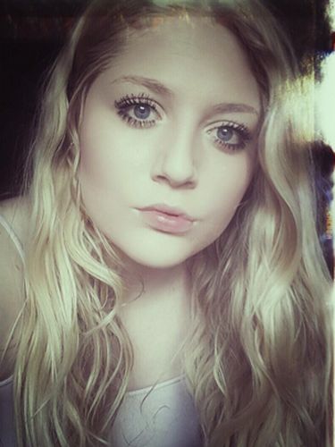 Wanita Cantik Ini Kecanduan Selfie, Sampai Pernah Ingin Bunuh Diri