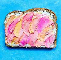 Wah, Cantiknya Unicorn Toast, Roti Panggang dengan Olesan Krim Keju Warna Pastel 