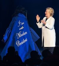 Katy Perry Dukung Total Hillary Clinton, Ini Hal Unik yang Sudah Dilakukannya