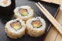 Sushi Roll Raksasa Sepanjang 2,5 Meter Ini Bisa Dinikmati 100 Orang