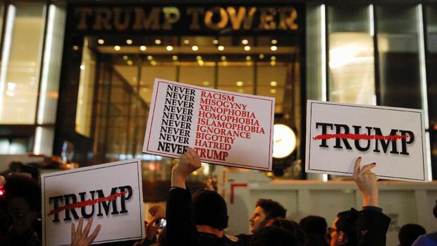 Demo anti-Trump di depan Trump Tower di New York