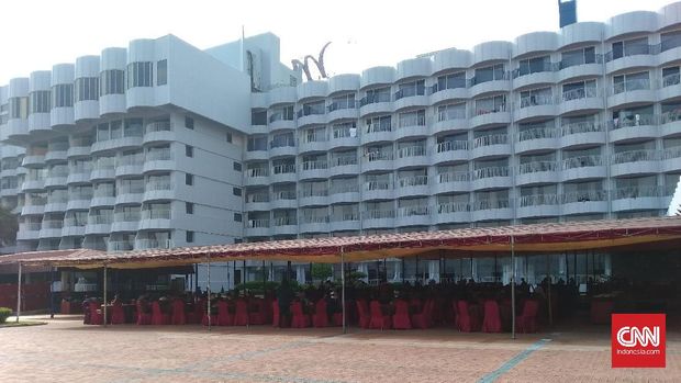 Tenda makan di kongres PSSI yang akan memilih ketua umum baru di hotel Mercure, Ancol, Jakarta, 10 November 2016. (CNN Indonesia/Titi Fajriyah)