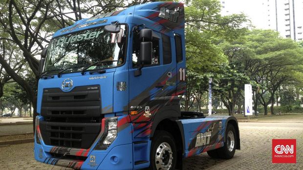 Gambar Ud Trucks Condor Interior Gambar Mobil Quester di 