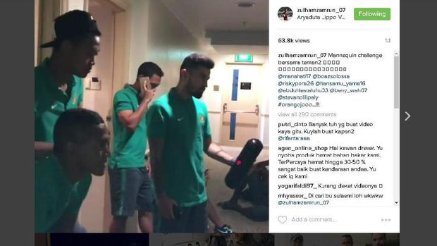 Para pemain timnas Indonesia memperlihatkan gaya Manequin Challenge. (Instagram Zulham Zamrun)