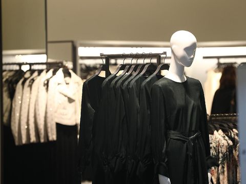 Wanita Amerika Ini Menemukan Bangkai Tikus Terjahit di <i>Dress</i> Zara