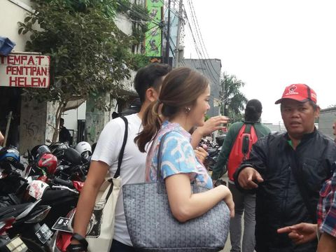 Ikut Ahok Blusukan di Pasar, Cathy Sharon: Mending Naik Bajaj Deh