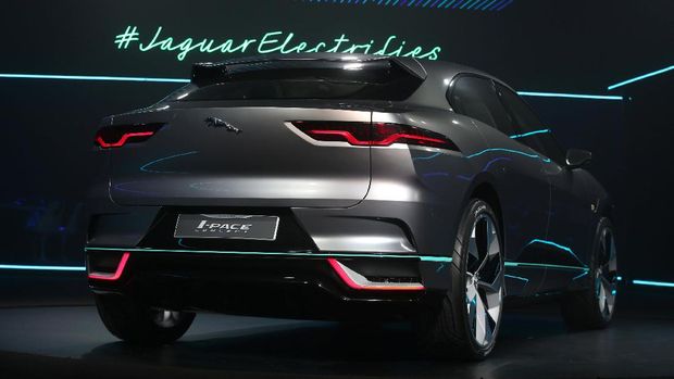 SUV Listrik Pertama Jaguar I-Pace Dikenalkan di Los Angeles
