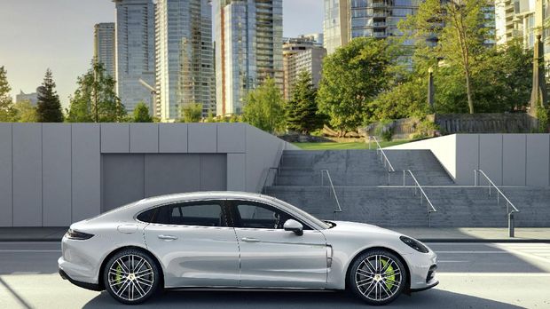 Melirik Porsche Panamera Executive di Los Angeles