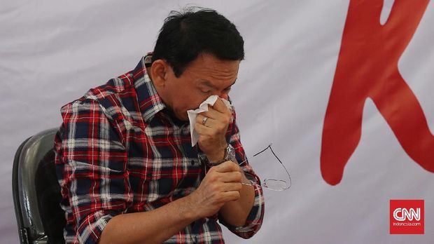 Mabes Polri menetapkan tersangka Ahok dalam kasus dugaan penistaan agama. (CNN Indonesia/Safir Makki)
