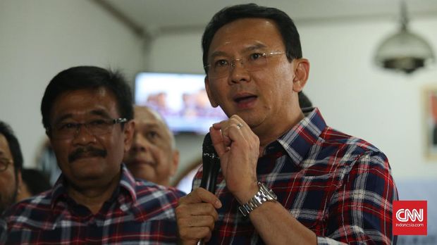 Ahok ditetapkan sebagai tersangka kasus dugaan penistaan agama oleh Mabes Polri. (CNN Indonesia/Safir Makki)